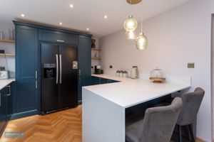 Kitchen/Breakfast Room- click for photo gallery